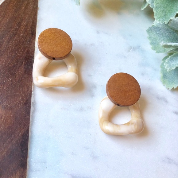 The Margot - Marbled Stud Earrings - Picture 2 of 4